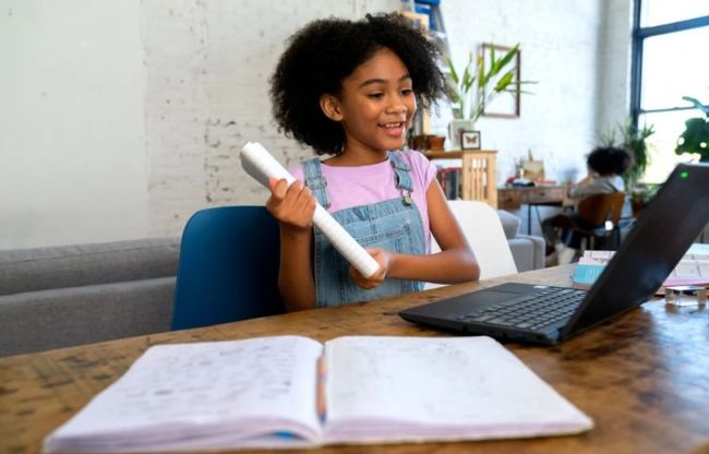 Microsoft kündigt 4G LTE Notebooks für den Education-Markt an