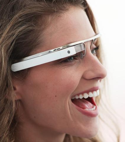 Google-Brille mit Touchpad sowie Telefonfunktion