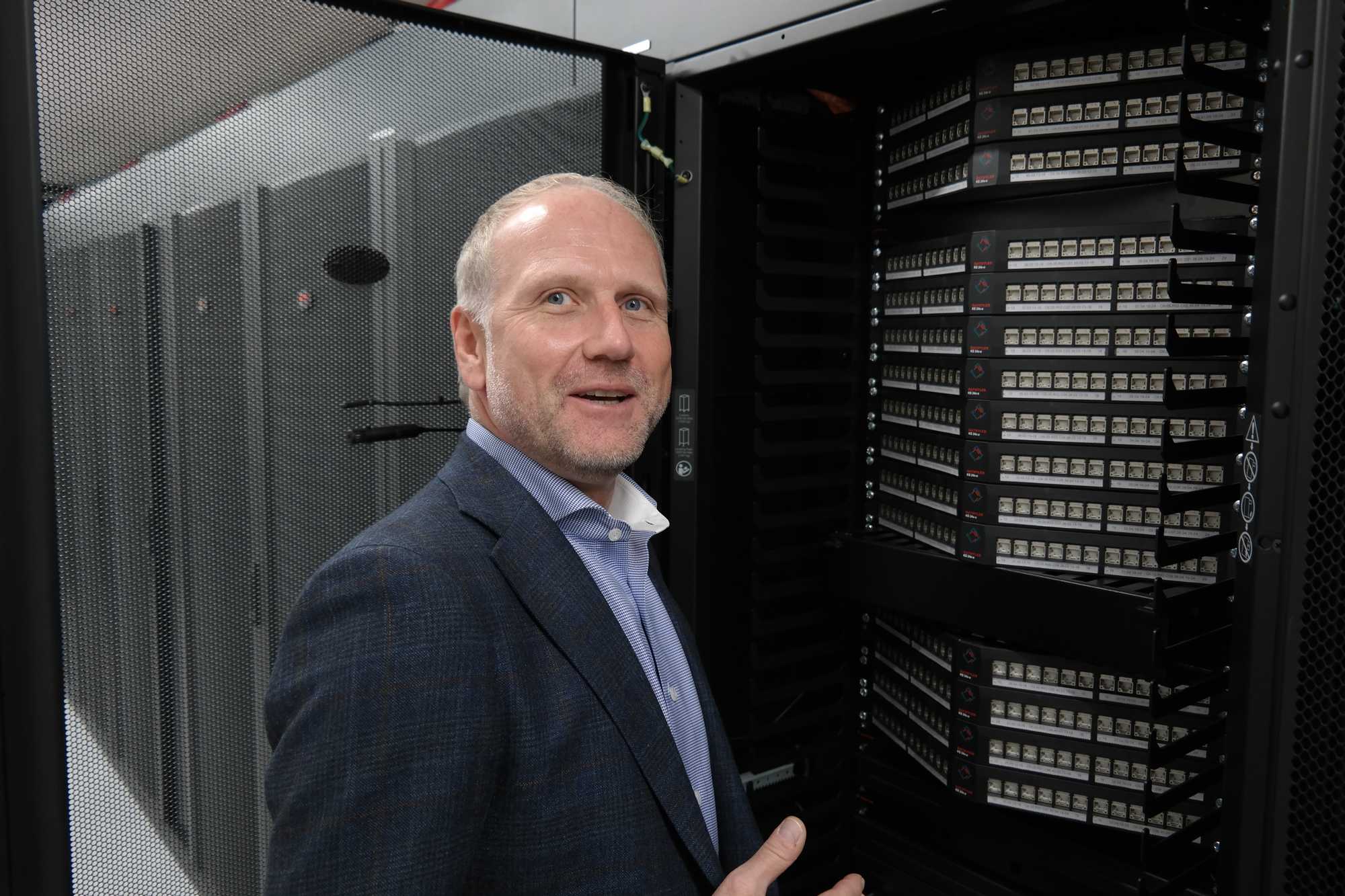 Datahub eröffnet Datacenter, das mit Wasserkraft läuft