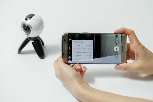 MWC: Samsung verschenkt Gear VR und kündigt 360-Grad-Kamera an