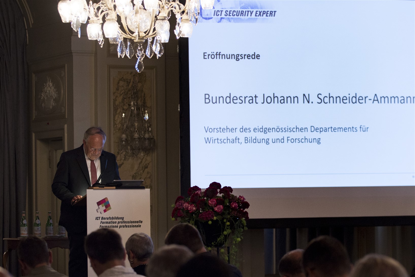 Schneider-Ammann fördert Ausbildung zum ICT Security Expert
