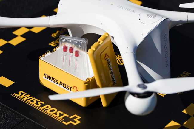 Drohnen der Post transportieren Laborproben vom Universitätsspital Zürich zur Uni Irchel