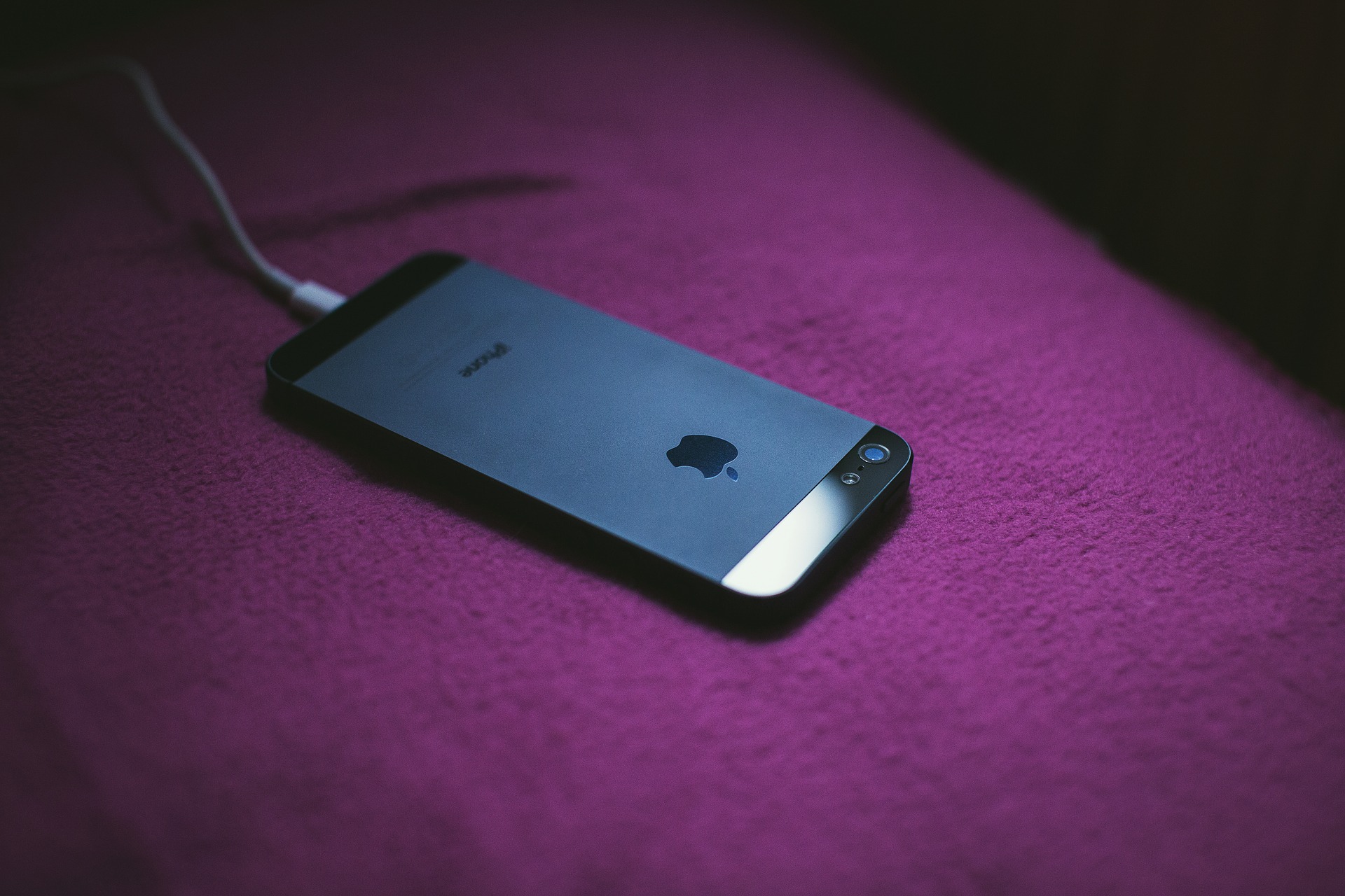 Apple sperrt USB-Port bei iPhones gegen Hacking