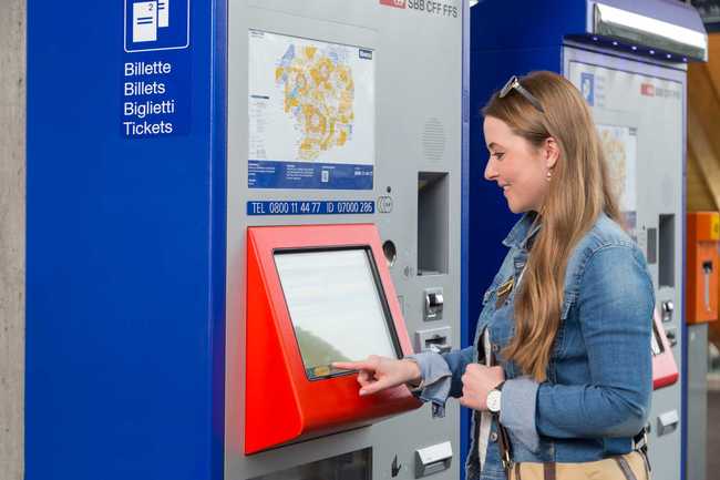 Online-Einkäufe können künftig an SBB-Billetautomaten bezahlt werden