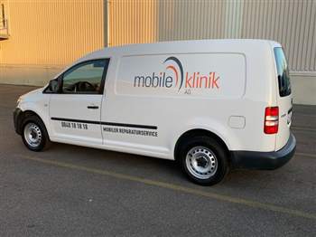 Mobile Klinik bietet Smartphone-Reparaturen neu auch auf Rechnung