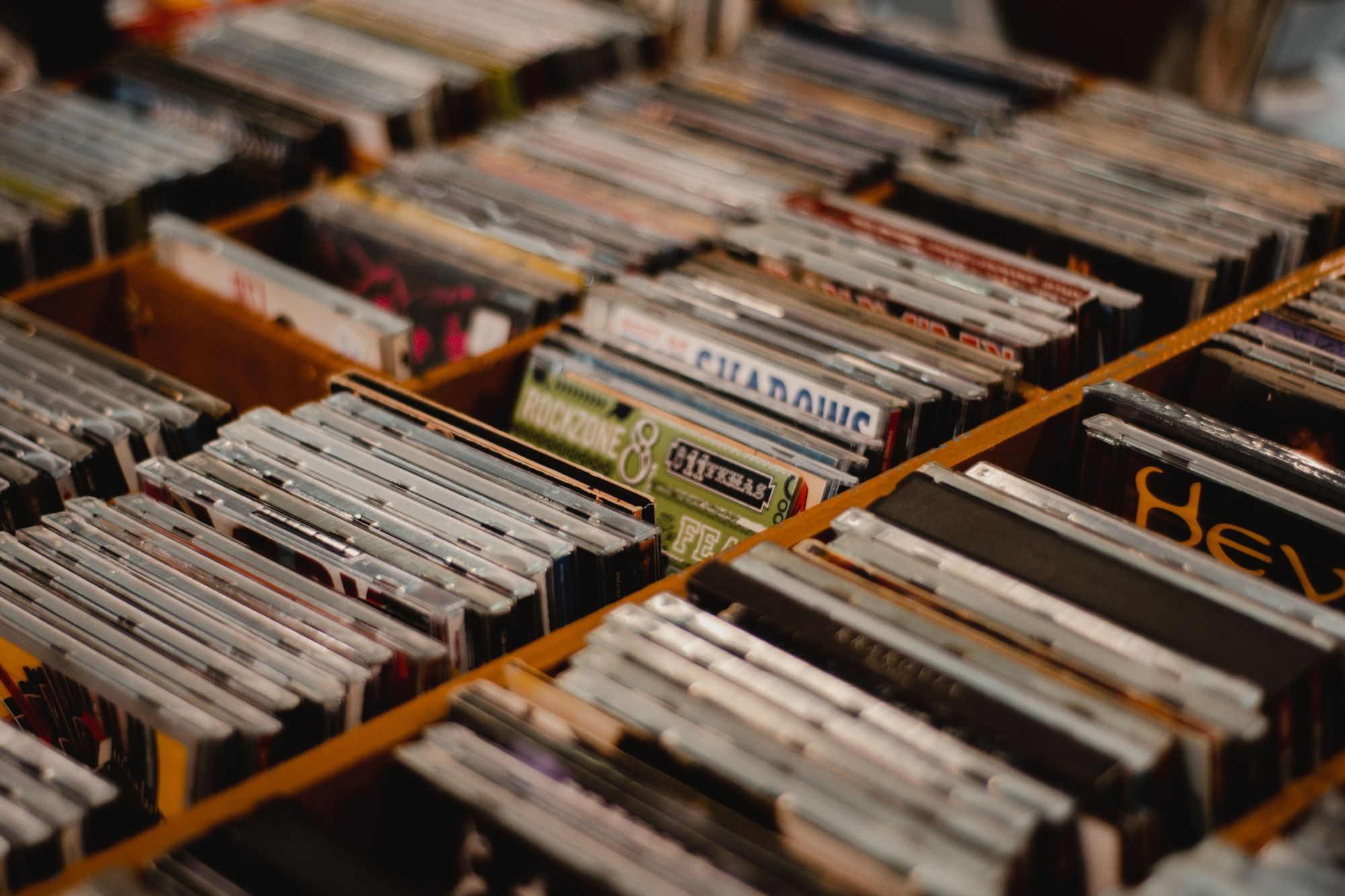 CD-Verkäufe erstmals seit 17 Jahren wieder angestiegen, knapp hinter digitalen Downloads