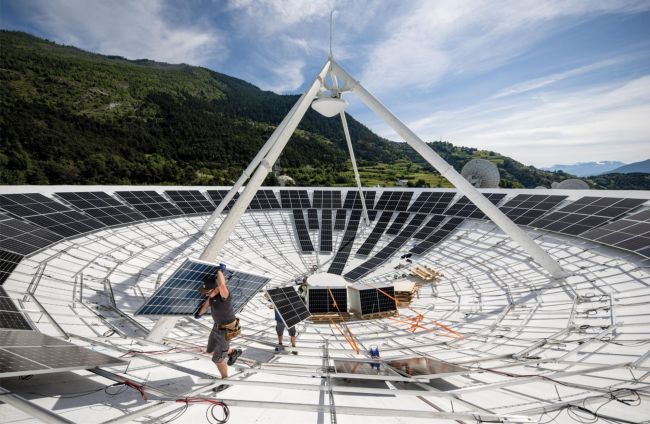  Solaranlage in Satellitenschüssel liefert Strom für Rechenzentrum