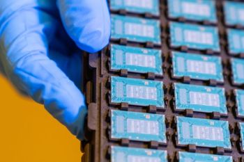 Intel entwickelt Glas-Träger für seine Chips