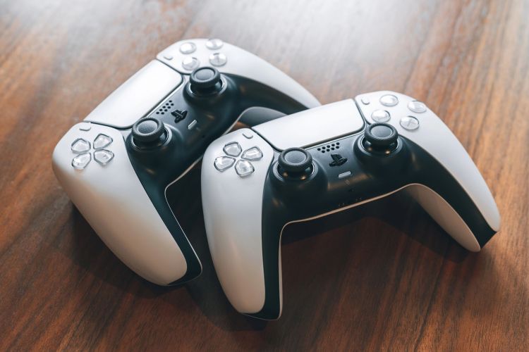 Sony macht den PS5‑Controller multiplattformfähig