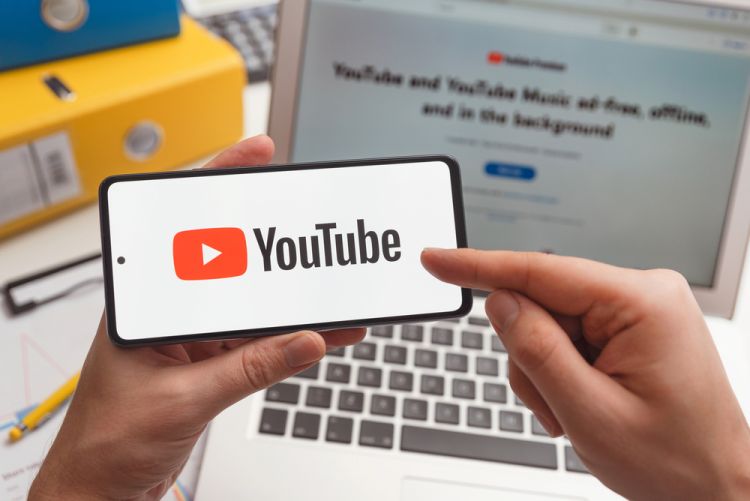 Youtube testet nicht schliessbare Werbe-Panels in der App