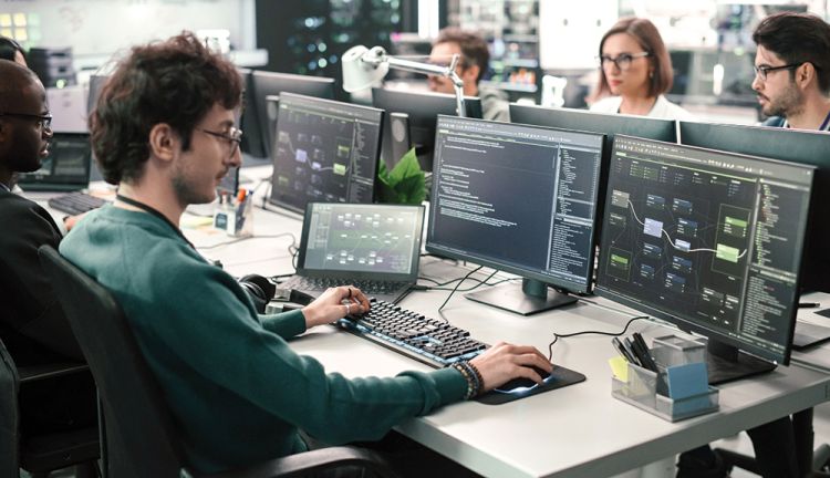 Softwareentwicklung im KI-Zeitalter: Wo der Mensch unverzichtbar bleibt