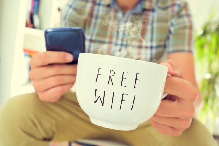 Vorsicht im Urlaub: Die Gefahr lauert im Hotel- und Flughafen-WiFi