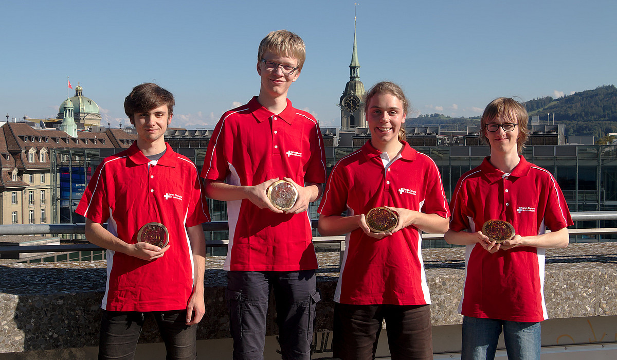 Vier Goldmedaillengewinner an der Informatik-Olympiade