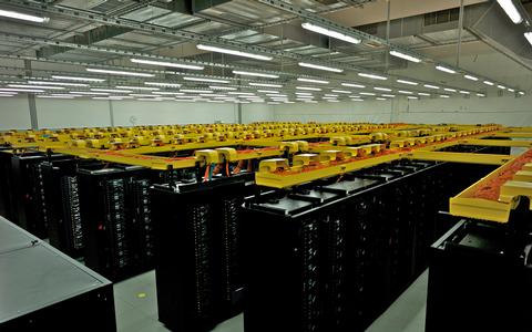 Warmwasser-gekühlter Supercomputer von IBM