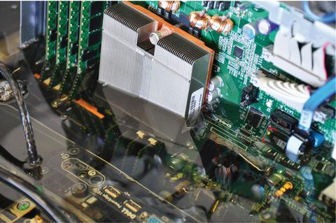 Intel testet neuartige Kühlungsmethode - Ein Ölbad für Server