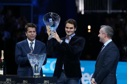 RICOH übergibt 'Fans' Favourite Award' an Roger Federer 