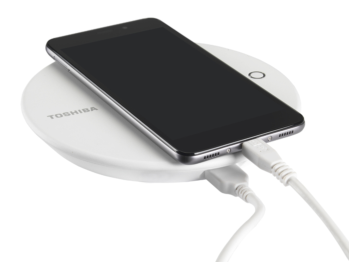 Toshiba Canvio: Backup- und Ladestation für Smartphones in einem