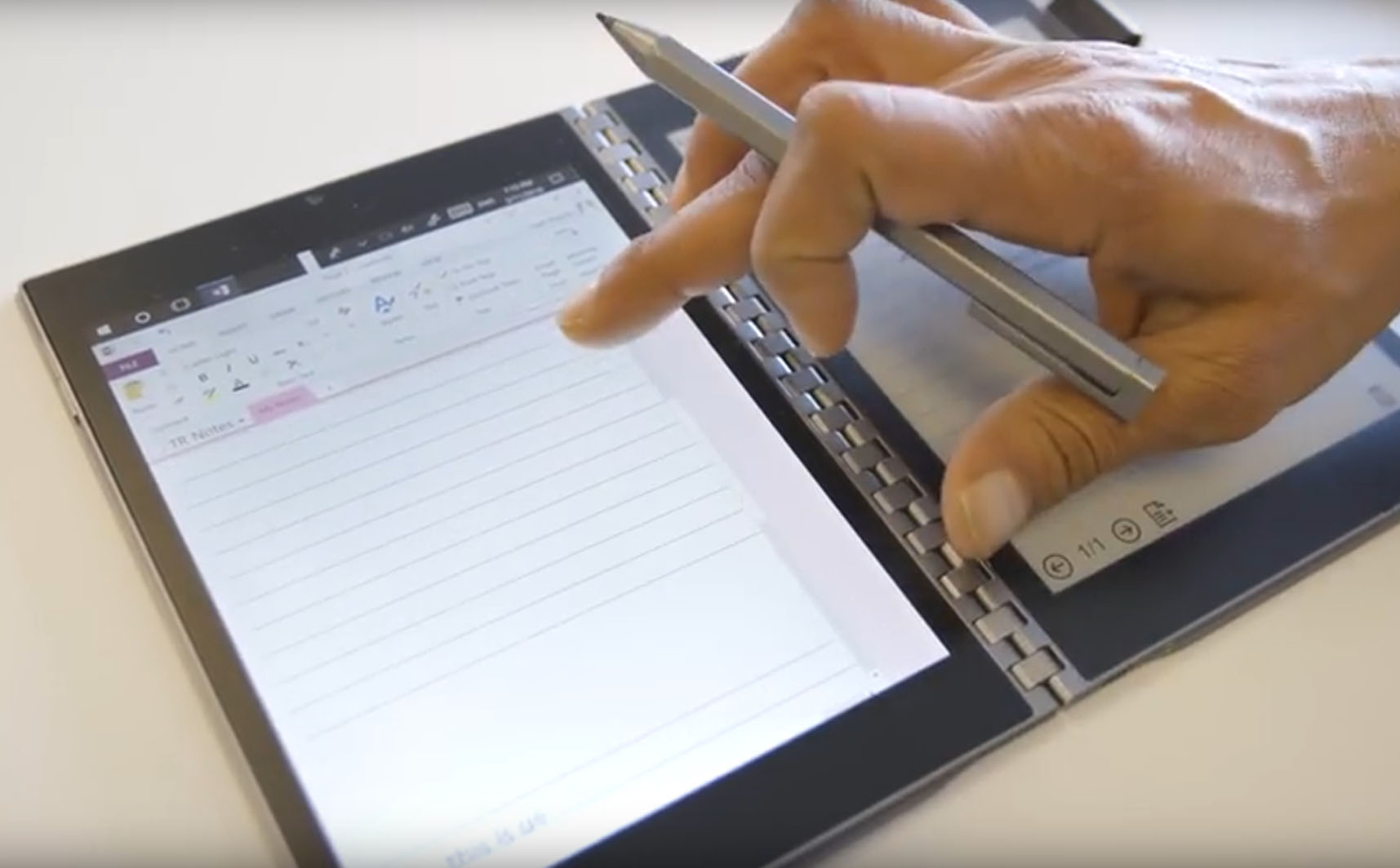Intel stellte Dual-Screen-Mobilrechner vor