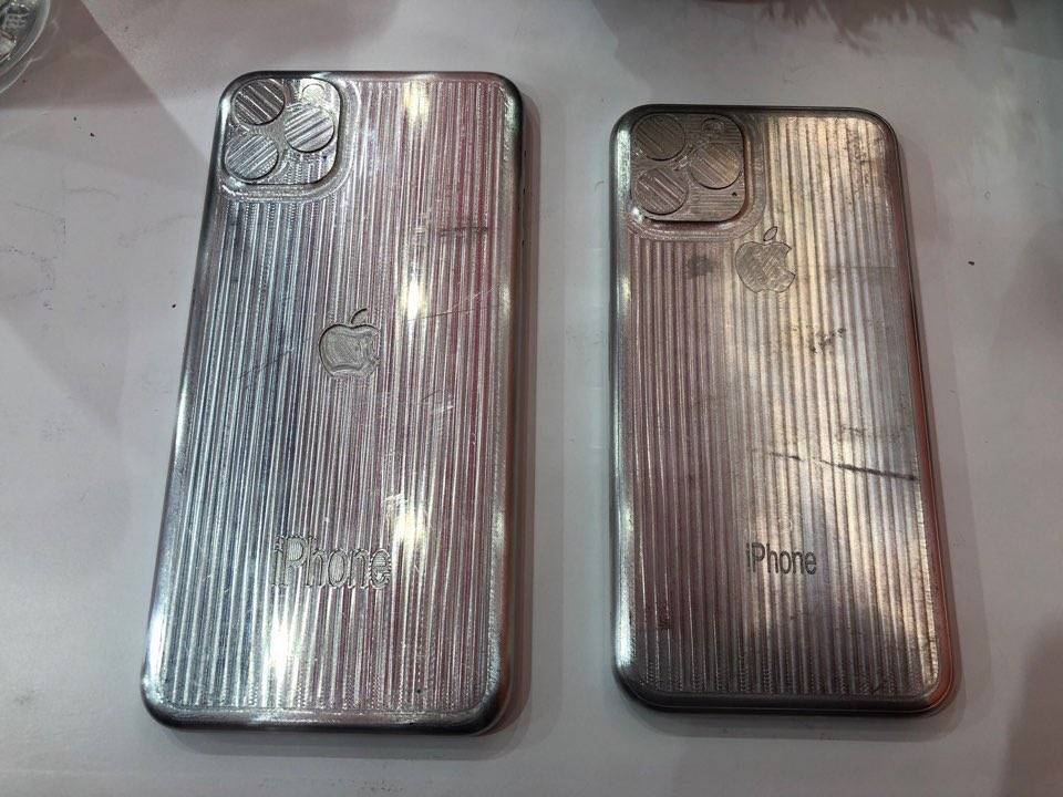 Gussform-Bilder weisen auf Triple-Kamera beim iPhone 2019 hin