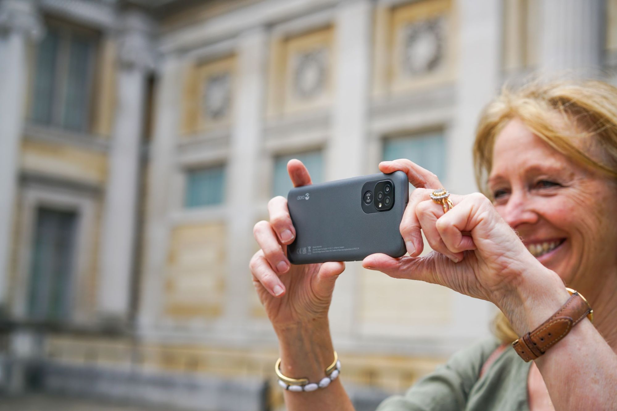 Doro bringt günstiges und seniorengerechtes Smartphone auf den Schweizer Markt