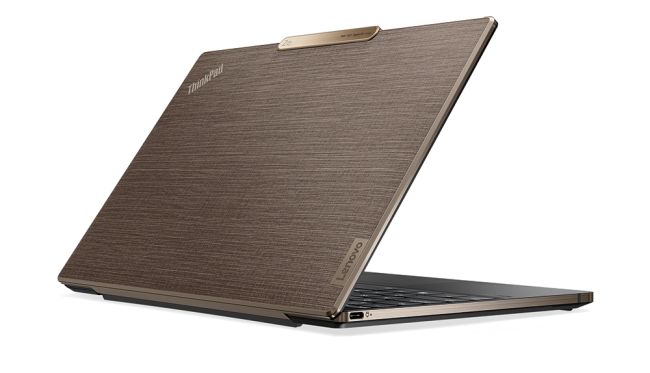Lenovo-Notebook mit zwei Bildschirmen und -Laptop aus Bio-Materialien