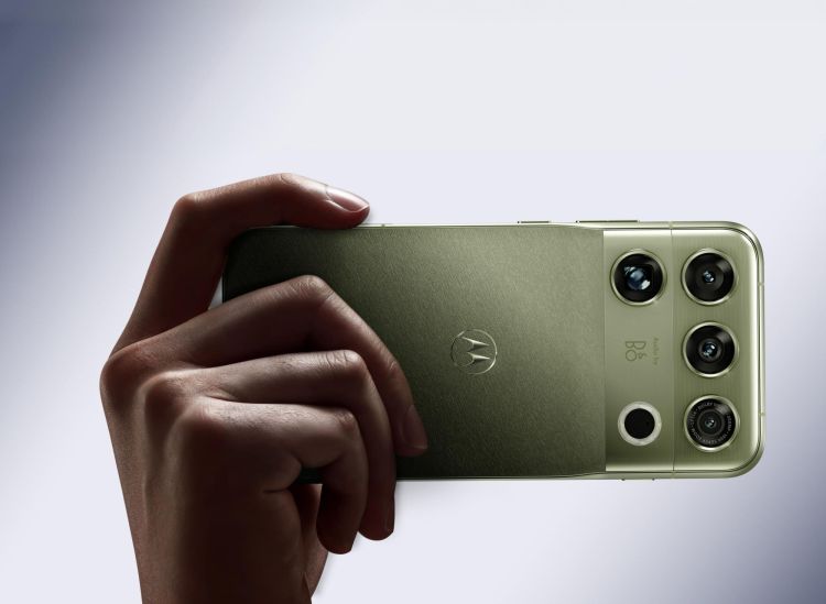 Motorola zeigt Premium-Smartphone Signature 27