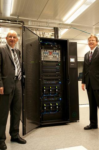 Wassergekühlter Supercomputer von IBM und ETH