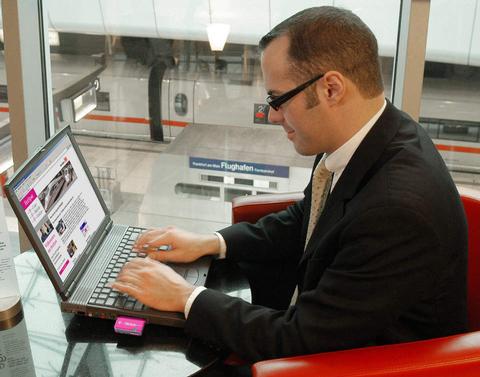 1,4 Millionen Schweizer surfen mobil im Internet